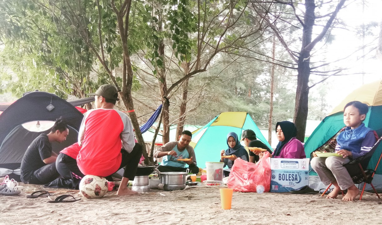 Foto Camping di Pantai Tikus Emas